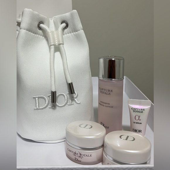 New/ unused Dior bucket pouch bag with 4 gifts - Picture 1 of 10